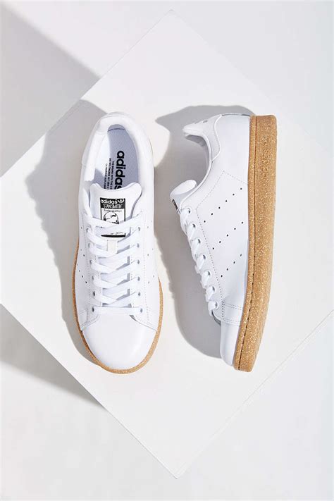 adidas originals stan smith white gum sole